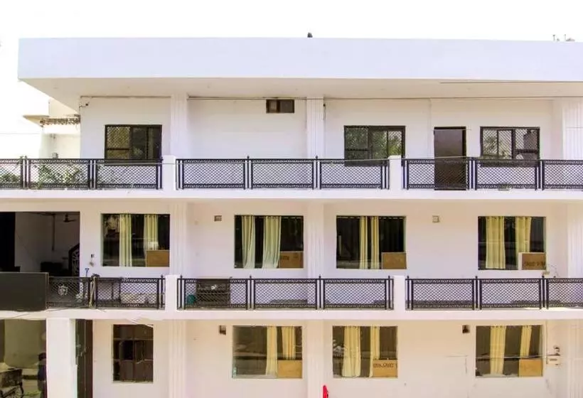 ホテル Goroomgo Rajput Charbagh Lucknow