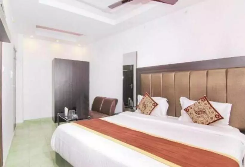 ホテル Goroomgo Rajput Charbagh Lucknow