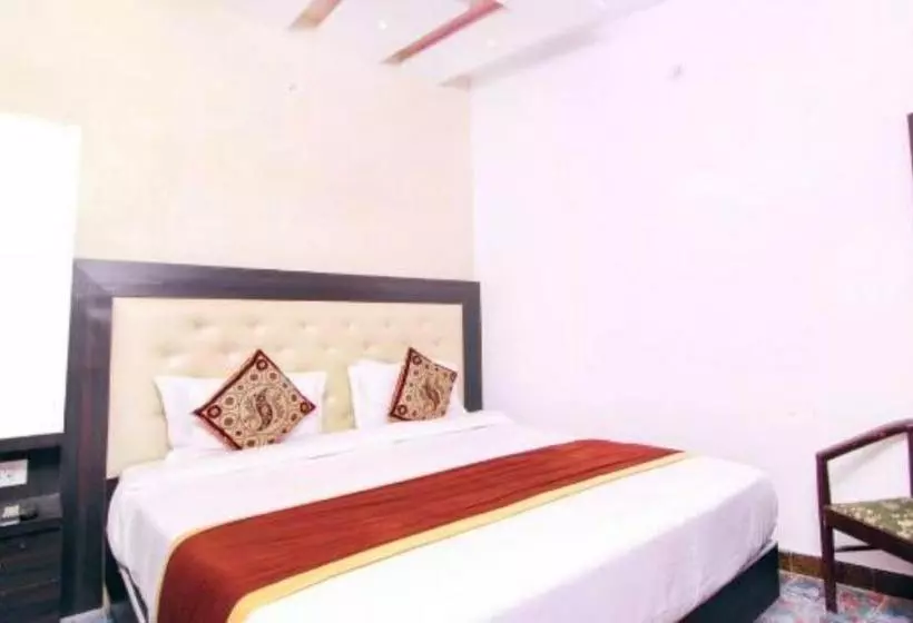 ホテル Goroomgo Rajput Charbagh Lucknow