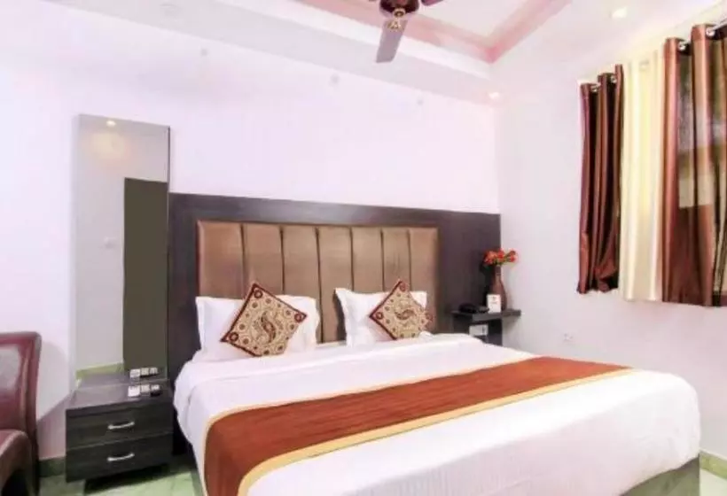 ホテル Goroomgo Rajput Charbagh Lucknow