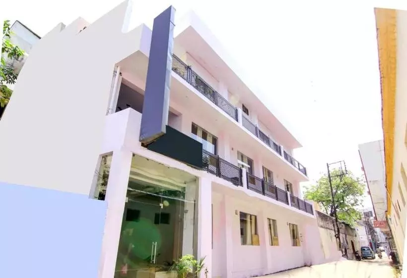 ホテル Goroomgo Rajput Charbagh Lucknow