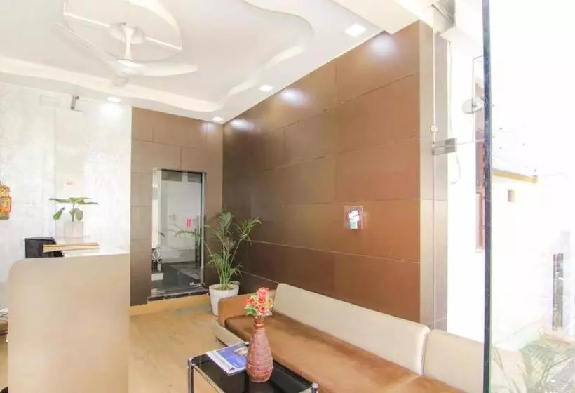 ホテル Goroomgo Rajput Charbagh Lucknow