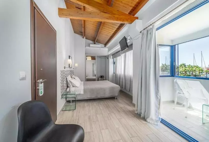 Hôtel Ianos Bay