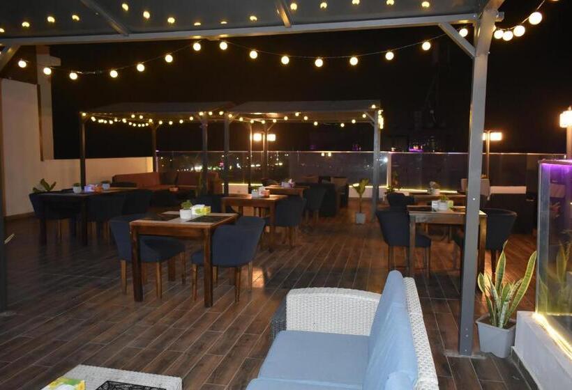 هتل La Casa Cielo