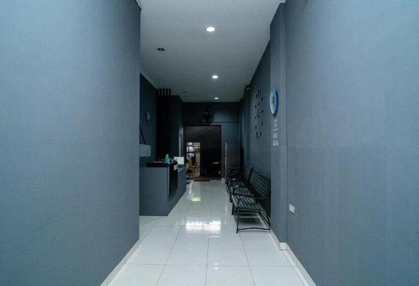 בית מלון כפרי Living Kost Syariah At Alam Sutera Redpartner