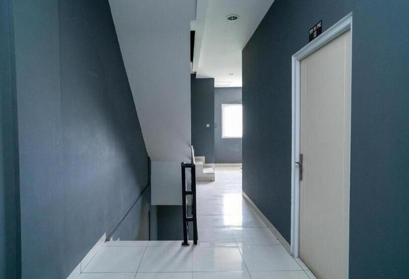 בית מלון כפרי Living Kost Syariah At Alam Sutera Redpartner