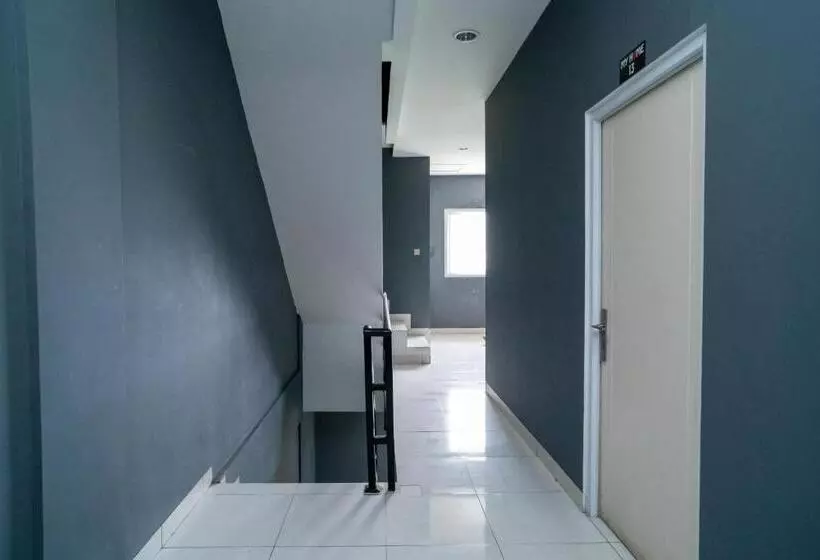 ホテル Living Kost Syariah At Alam Sutera Redpartner