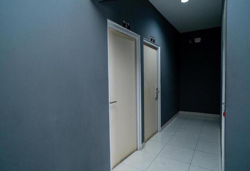 בית מלון כפרי Living Kost Syariah At Alam Sutera Redpartner