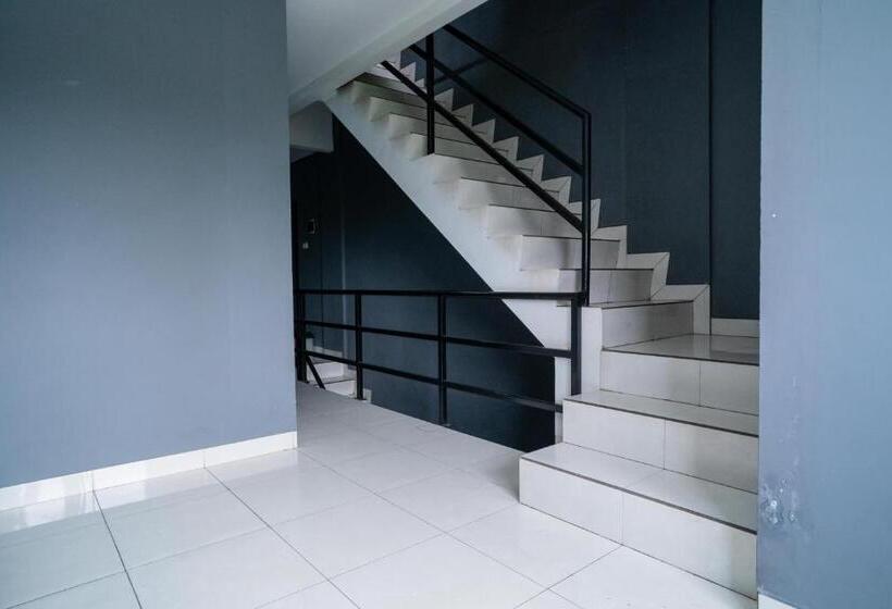 בית מלון כפרי Living Kost Syariah At Alam Sutera Redpartner