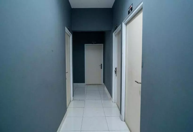 ホテル Living Kost Syariah At Alam Sutera Redpartner