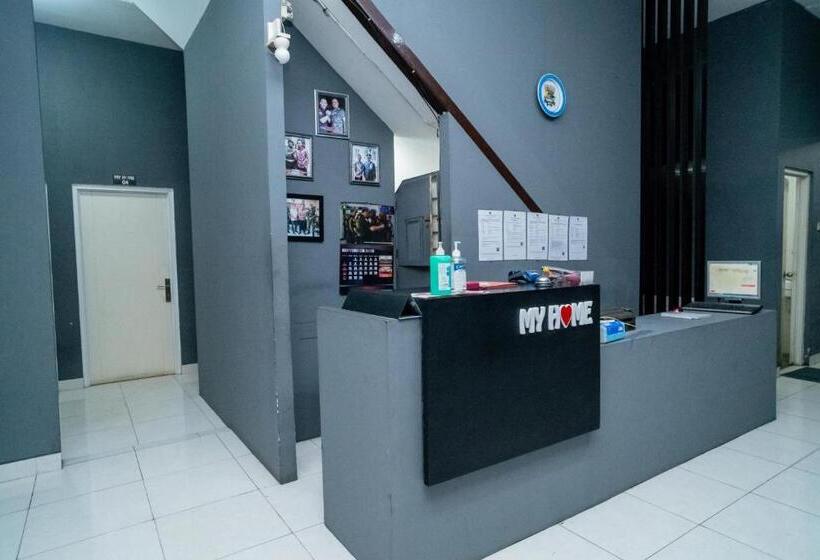 בית מלון כפרי Living Kost Syariah At Alam Sutera Redpartner