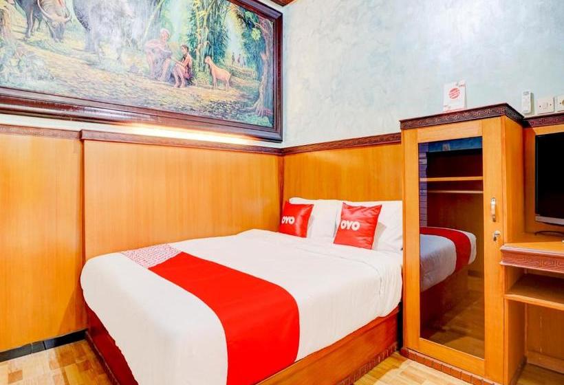 Hotel Oyo 90303 Cafe & Homestay Kolam Pancing Abah