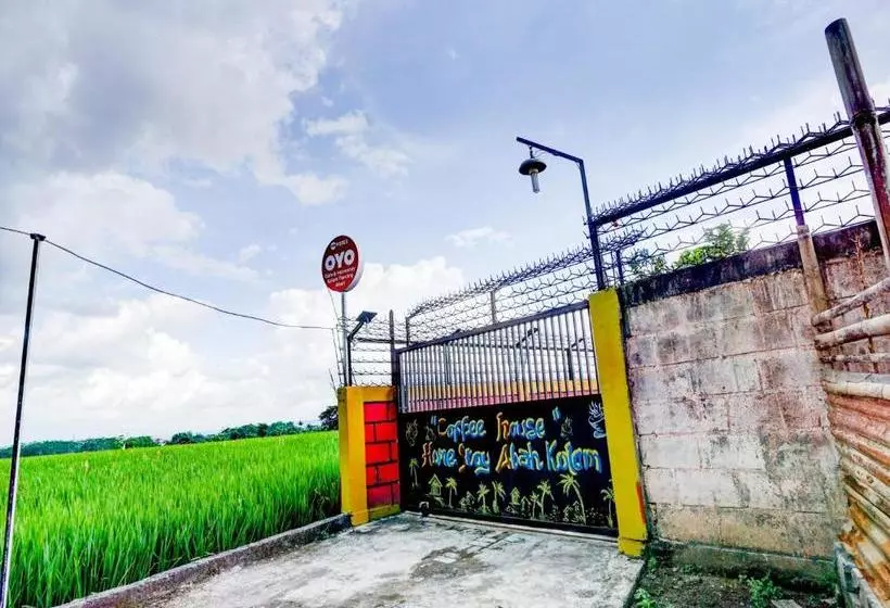 ホテル Oyo 90303 Cafe & Homestay Kolam Pancing Abah
