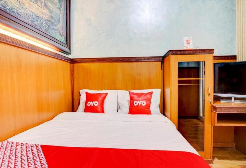 Hotel Oyo 90303 Cafe & Homestay Kolam Pancing Abah