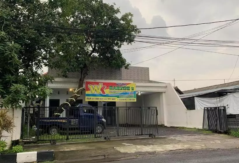 Hotelli Oyo 90317 Wisma Kartini 2 Syariah