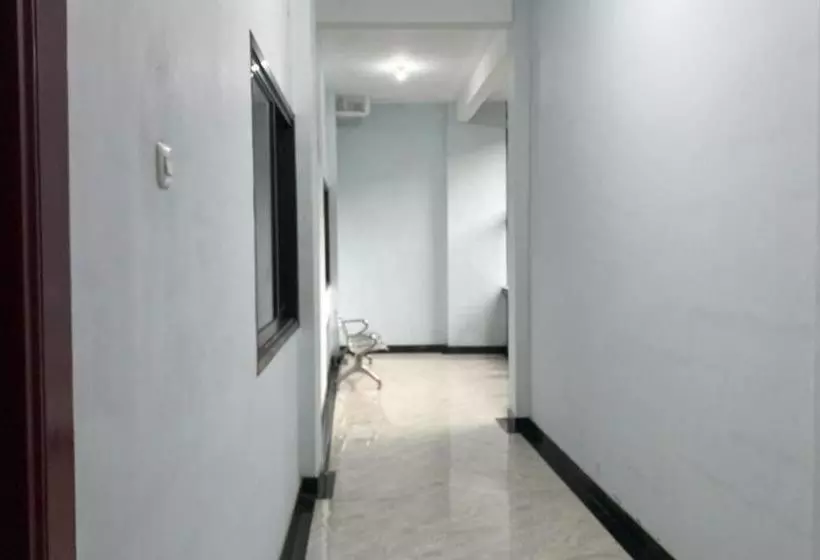 Hotelli Oyo 90317 Wisma Kartini 2 Syariah