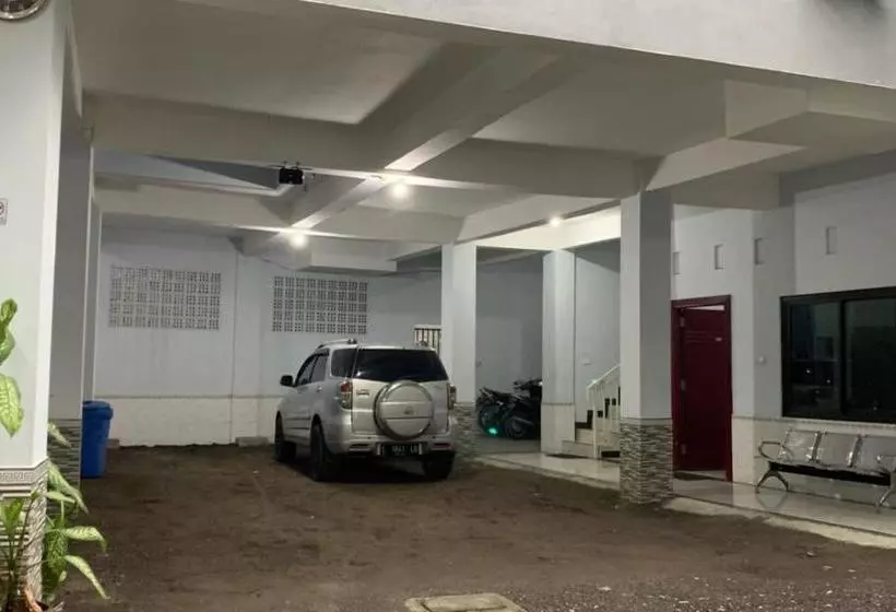 Hotelli Oyo 90317 Wisma Kartini 2 Syariah