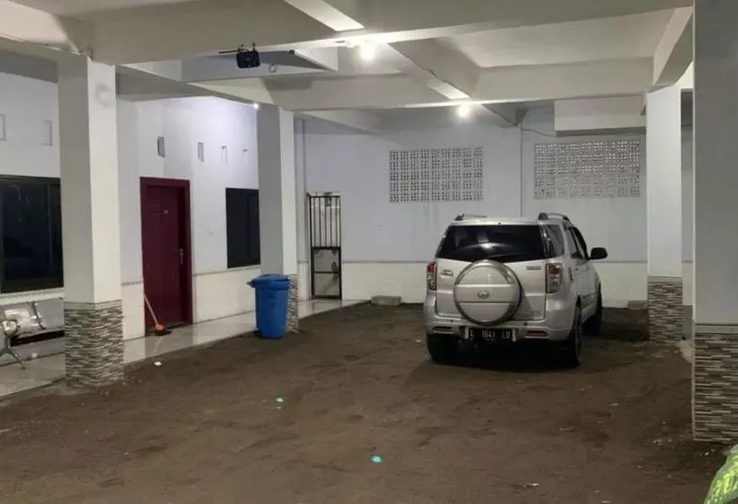 Hotelli Oyo 90317 Wisma Kartini 2 Syariah