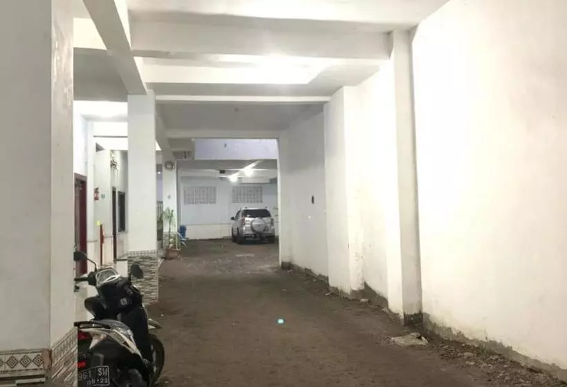 Hotelli Oyo 90317 Wisma Kartini 2 Syariah