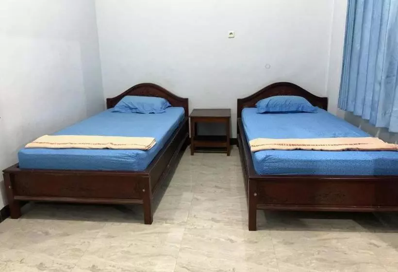 Hotelli Oyo 90317 Wisma Kartini 2 Syariah