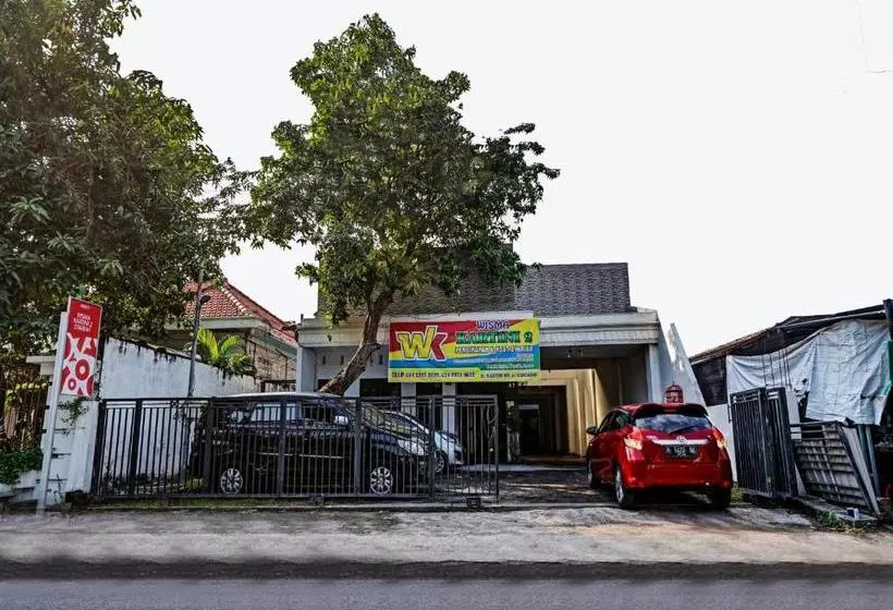 Hotelli Oyo 90317 Wisma Kartini 2 Syariah