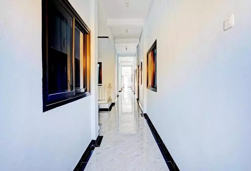 Hotelli Oyo 90317 Wisma Kartini 2 Syariah