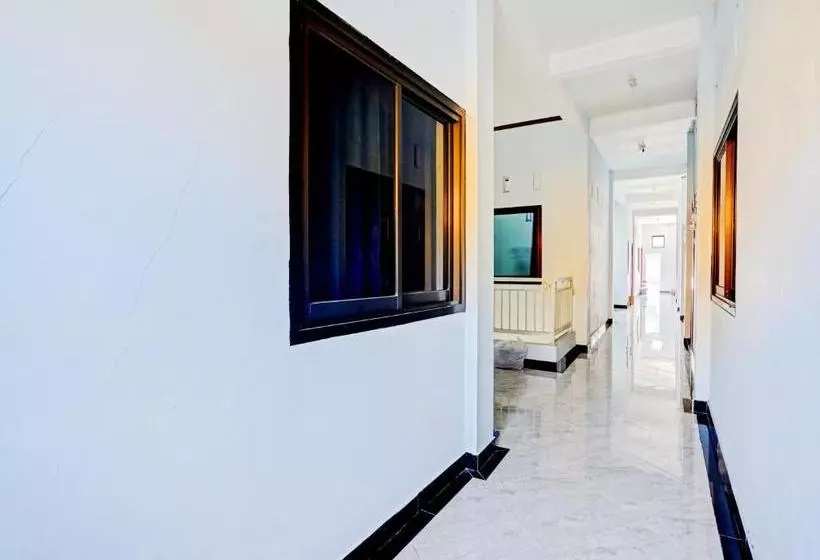 Hotelli Oyo 90317 Wisma Kartini 2 Syariah