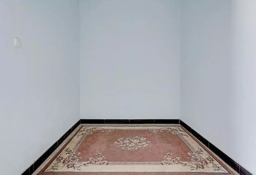 Hotelli Oyo 90317 Wisma Kartini 2 Syariah