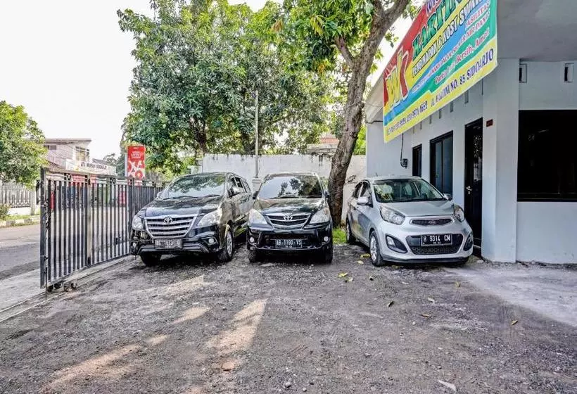 Hotelli Oyo 90317 Wisma Kartini 2 Syariah