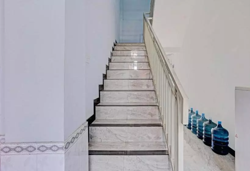 Hotelli Oyo 90317 Wisma Kartini 2 Syariah