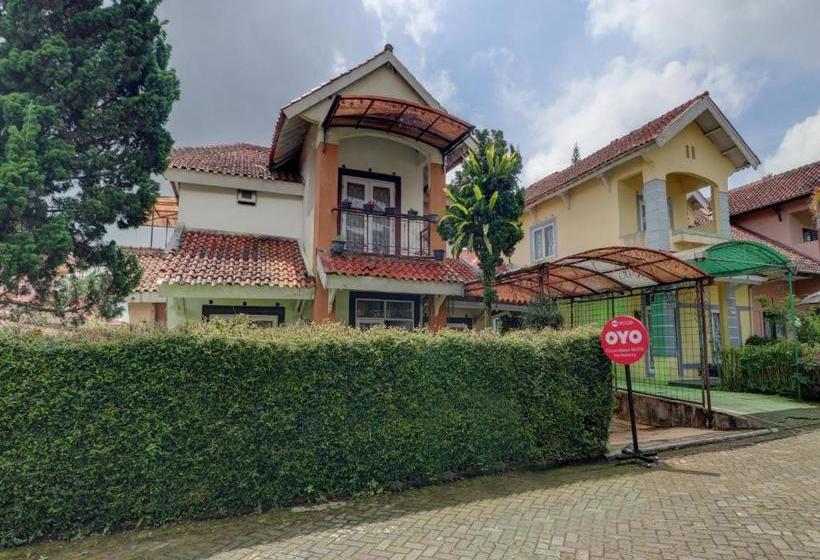 בית מלון כפרי Oyo 90329 Cipendawa Md38 Homestay