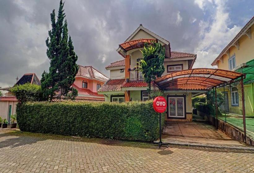 בית מלון כפרי Oyo 90329 Cipendawa Md38 Homestay