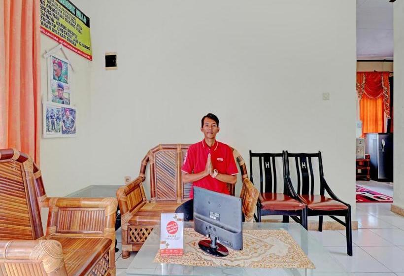 בית מלון כפרי Oyo 90329 Cipendawa Md38 Homestay