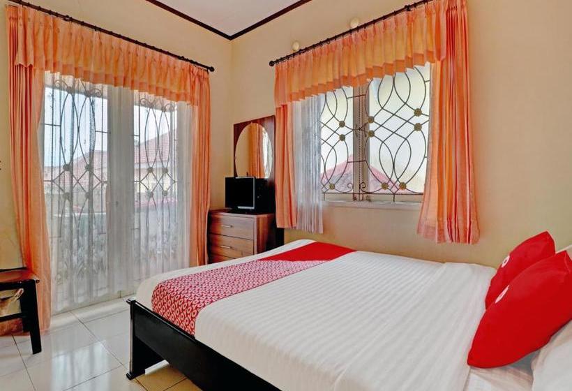 בית מלון כפרי Oyo 90329 Cipendawa Md38 Homestay