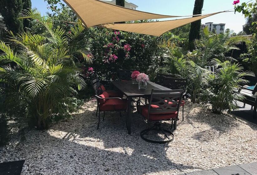 Otel Sir David Guesthouse   Adults Only