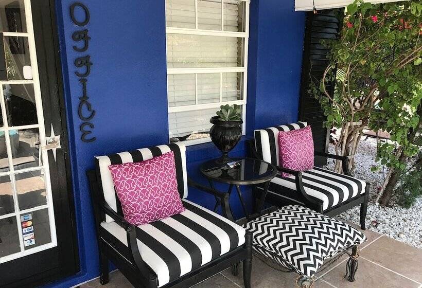 Otel Sir David Guesthouse   Adults Only