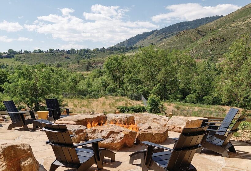 فندق The Eddy Taproom &