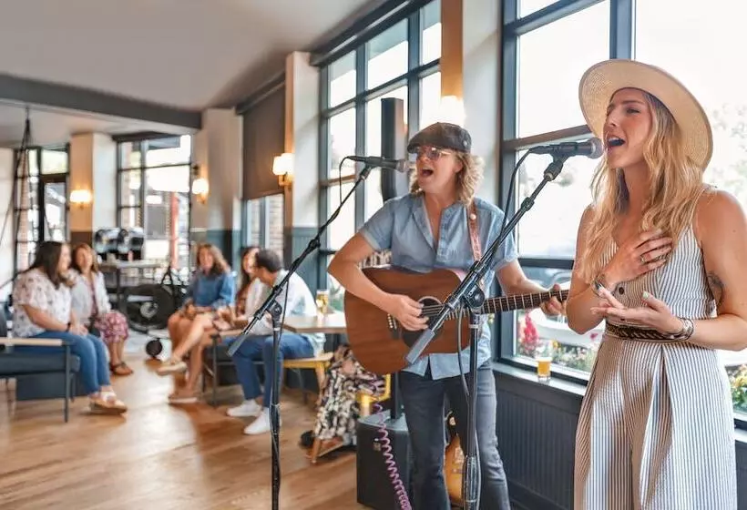 Hotelli The Eddy Taproom &