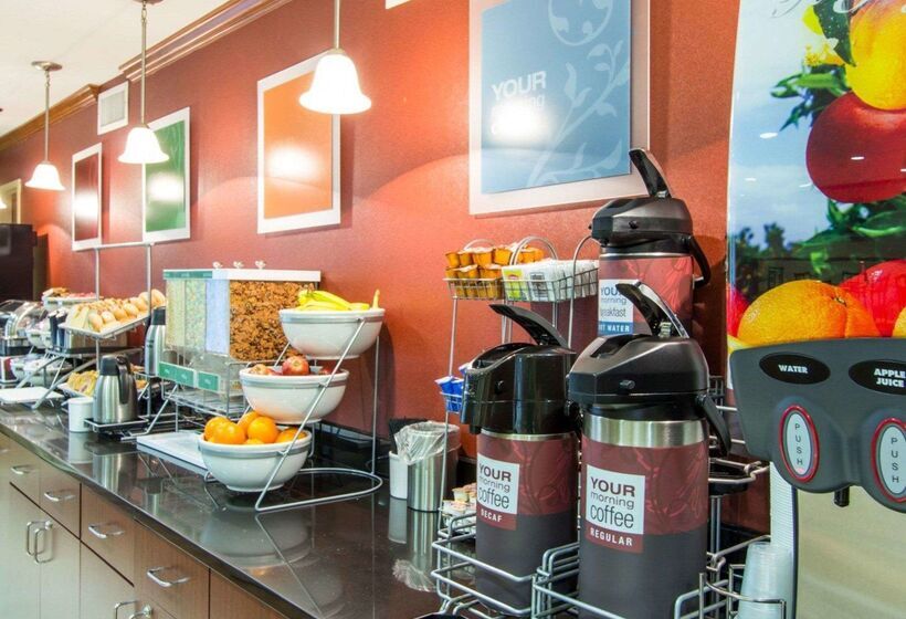 فندق Comfort Inn & Suites Airport Convention Center