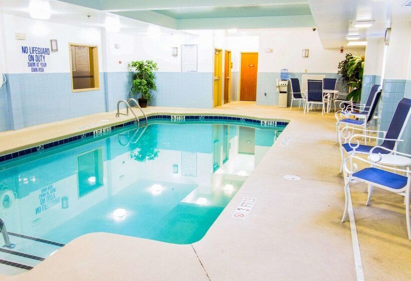 فندق Comfort Inn & Suites Airport Convention Center