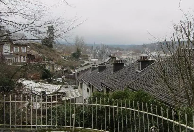 هتل Hébergement Chatoîment