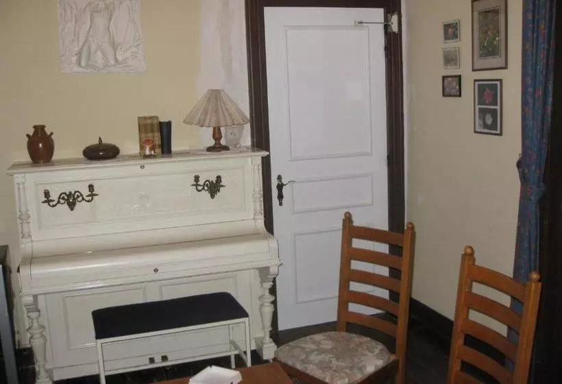 هتل Hébergement Chatoîment