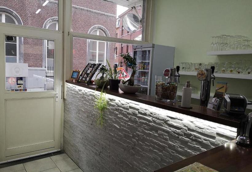 هتل Hôtel Les Acteurs