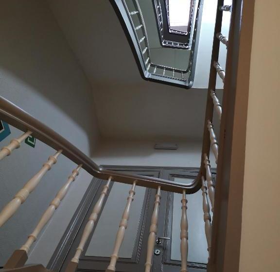 هتل Hôtel Les Acteurs