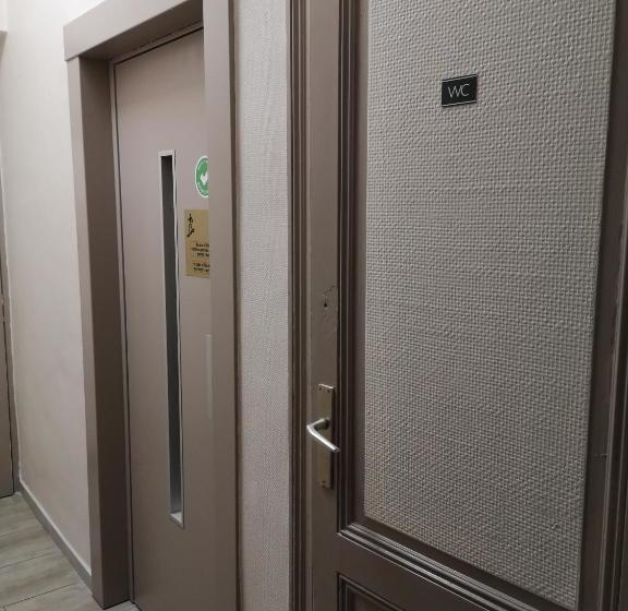 هتل Hôtel Les Acteurs