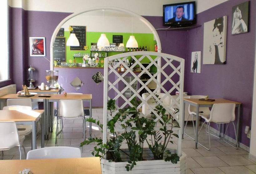 هتل Hôtel Les Acteurs