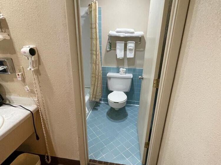 فندق Knights Inn & Suites Emporia