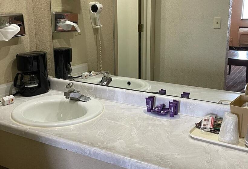 فندق Knights Inn & Suites Emporia