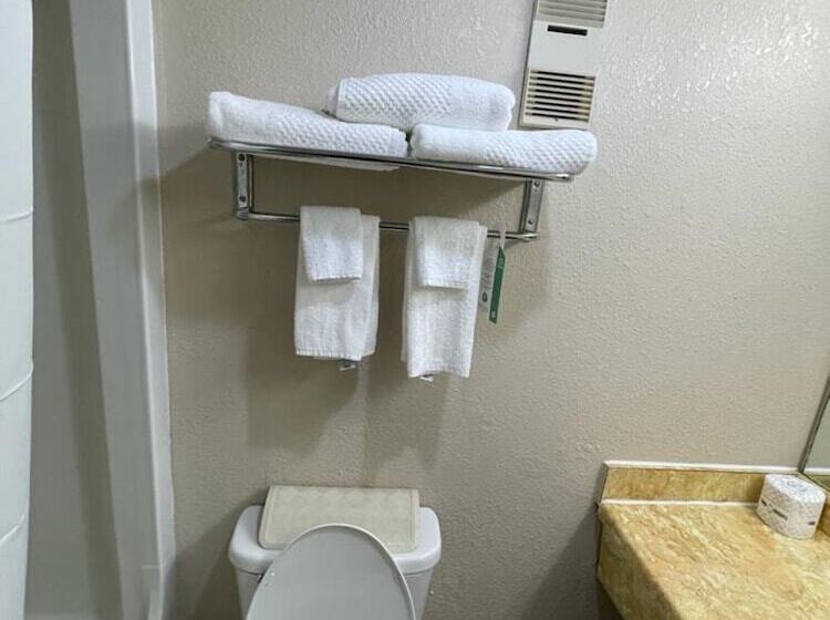 فندق Knights Inn & Suites Emporia