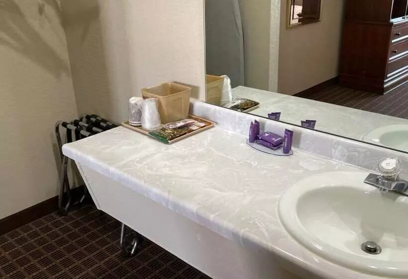 Отель Knights Inn & Suites Emporia